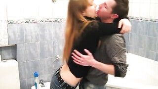 Tini tinédzser pár a fürdőben dug