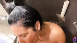 Csábító kolumbiai barinő házi pornó videója