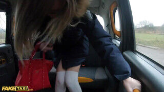 Fake Taxi - Rebecca Volpetti a hátsó ülésen kúrel