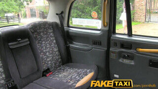 FakeTaxi - Tina Kay a taxiban kupakol