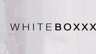 WHITEBOXXX - Clea Gaultier a fullos francia kis csaj