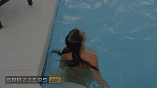 Brazzers - Rachel Starr egy kicsike úszás után faszra vágyik