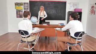 InnocentHigh - A luvnya tanárnéni rámegy a diák srácra