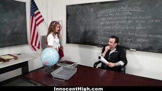 InnocentHigh - Rebel Lynn lovagol a tanár farkán