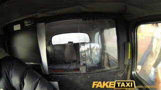 FakeTaxi - Fenékbe kúrt tinédzser a taxiban