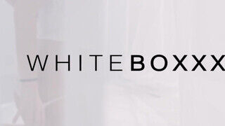WHITEBOXXX - Vinna Reed a csöcsös világos szőke