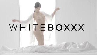 White Boxxx - Cindy Shine a borotvált bulkeszos cseh tinédzser