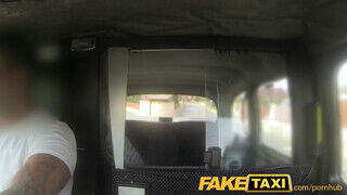 FakeTaxi - spriccelős puncijú prágai lány