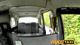 FakeTaxi - vörös milf kishölgy szeret kufircolni
