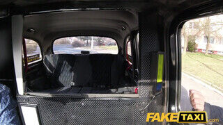 Fake Taxi - Cherry Kiss kupakol a taxissal