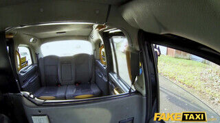 Fake Taxi - Victoria Summers megkettyintve a taxiban