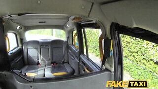 Fake Taxi - Eva Johnson csipázza a bazinagy brét