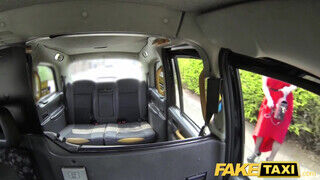 Fake Taxi - Zara DuRose engedi fenékbe is