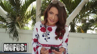 MOFOS - Adria Rae a cuki spanyol csajszika