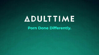 ADULT TIME - Daphne Klyde derekasan hátsó nyílásba rakva