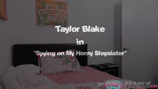 My Pervy Family - Taylor Blake lebukott maszturbálás közben