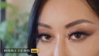 Brazzers - Nicole Doshi pinájába betolják
