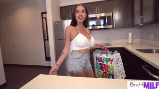 BrattyMILF - Victoria June a szuper vadító mami