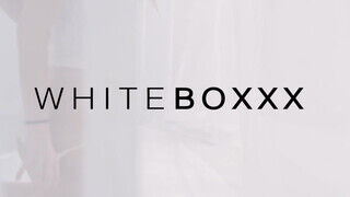 WHITEBOXXX - Sabrisse és Jia Lissa kényezteti egymást