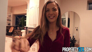 PropertySex - a famer megkúrelja az ingatlanos pipit