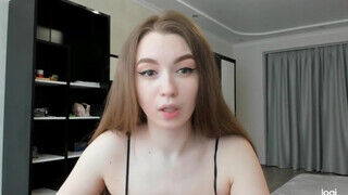Charming Milana - Csöcsös amatőr webcamos kis csaj
