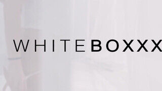 WHITEBOXXX - kikötözve nyalatja ki a lukát a fiatalasszony