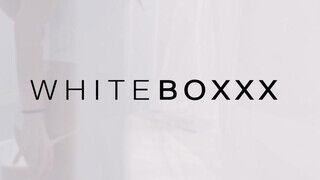 WhiteBoxxx - Caprice istenien kinyalja a ribanca pici lyukát