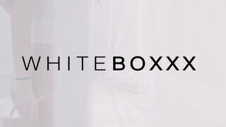WhiteBoxxx - Little Caprice saját magát kényezteti