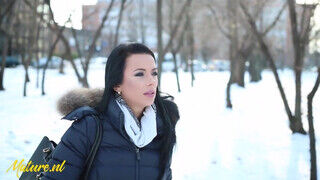 Shalina Devine a szuper szívdöglesztő milf