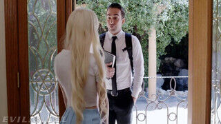 EvilAngel - Kenzie Reeves kikezd a krapekkal
