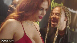 Deeper - Maitland Ward várja a rúdat a popsijába