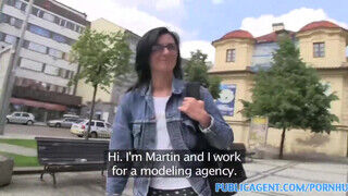 PublicAgent - szemrevaló pinájú cseh Milf gádzsi