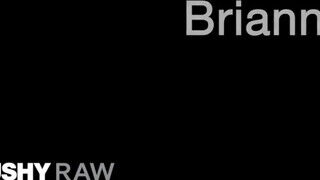 TUSHYRAW - Brianna a dögös latin amerikai milf