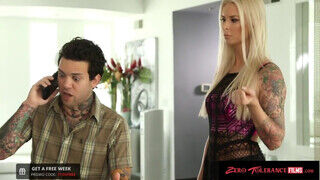 ZeroTolerance - Brooke Banner a méretes mellű milf