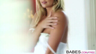 Babes - Courtney Dillon új dildója