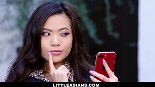 LittleAsians - Vina Sky bazinagy dákóval megkefélve