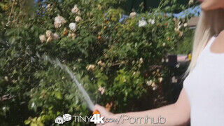 Tiny4k - Elsa Jean pináját megdugják