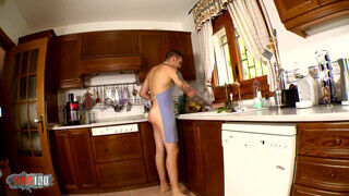 Amel Annoga a francia milf