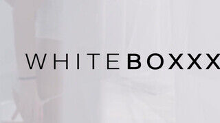 WhiteBoxxx - Ginebra Bellucci a vonzó latin pipi