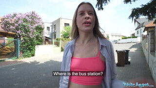 Public Agent - Nikki Riddle lyuka megdöngetve