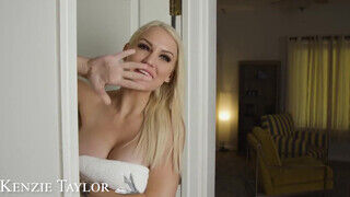 Naughty America - Kenzie Taylor beleül a farokba
