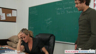 Brandi Love a szopós tanárnéni