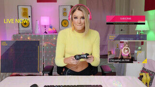 Emma Hix a sovány gamer milf