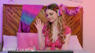 Naughty America - Bunny Colby a bazinagy cickós streamer kishölgy