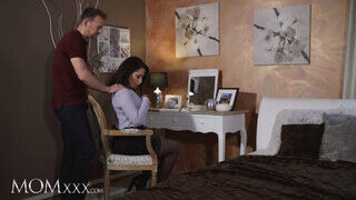 MOMXXX - Adara a szexy kolumbiai milf
