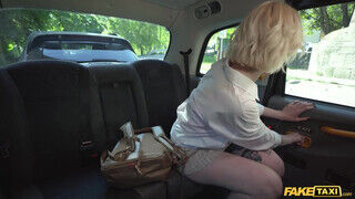Fake Taxi - Greta Foss kúrel a taxissal