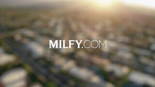 MILFY - Sweet Vickie a kéjnő rendőrnő