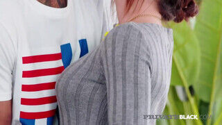 Private Interracial - Lana Roy vaginája megdugva