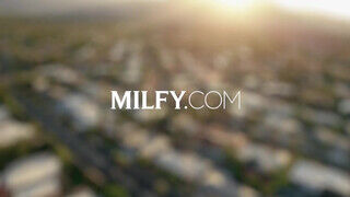 MILFY - Charli és Rachael édeshármasban kefélnek