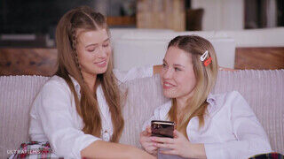 ULTRAFILMS - Erika Eden és Olivia Sparkle a sulis lezbi csajok